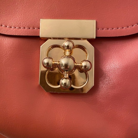 EASTSIDE VEGAN LEATHER CROSSBODY BAG IN ROSE COLOUR WITH HANDLE AND STRAP - Picture 10 of 16